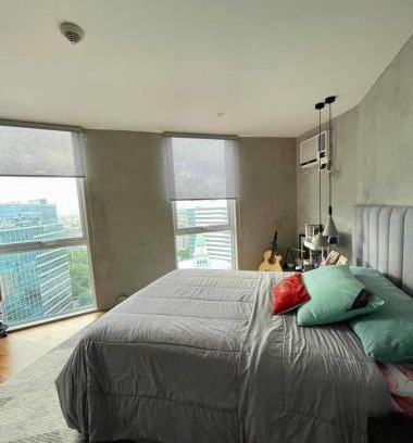 Pinagsama Wohnung | Modern 2 Bedroom Venice Residences with Pool Access in BGC