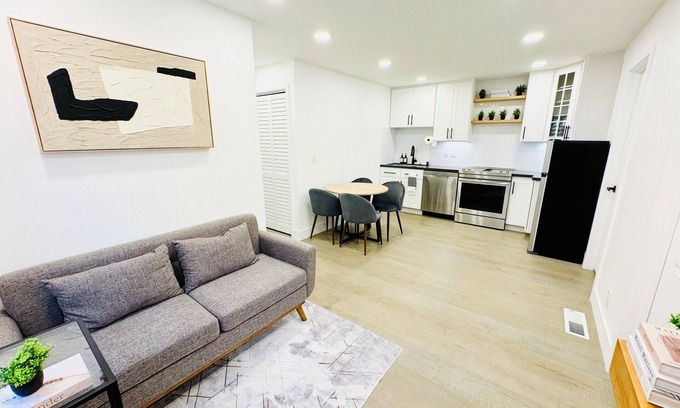 South San Jose Wohnung | Modern 2BR Guest Suite w/ Kitchen, W&D, AC, Fire Pit, Giga Wifi - 10 mins to SJC