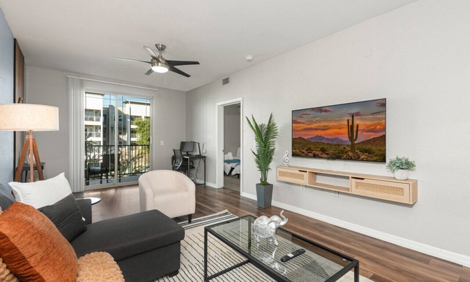 Tempe Wohnung | Modern 2BR Pool Gym, Near ASU Mill Ave&Cmelbck Mtn