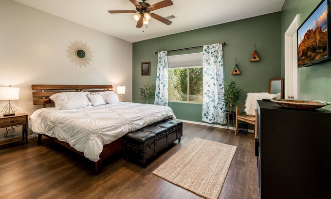 Apache Junction Haus | Modern, 3 Bedroom Home Near Superstition Mountain!