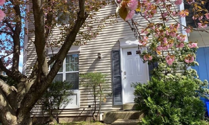 Fairland Haus | Modern 3-Bedroom Townhouse Silver Spring Suburbs