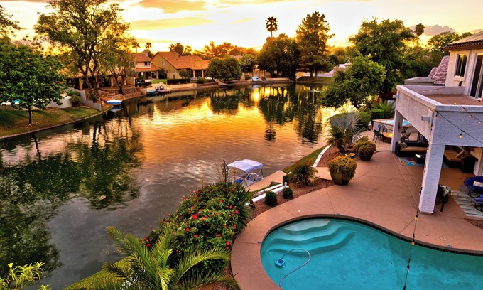 Ocotillo Haus | Modern 3bd3bth w/ misters, pool/spa, pool table, kayaks/pedal boat/bikes/fishing