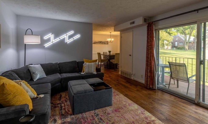 West Omaha Eigentumswohnung | Modern 3BR / 2BA Condo in the Heart of Omaha!