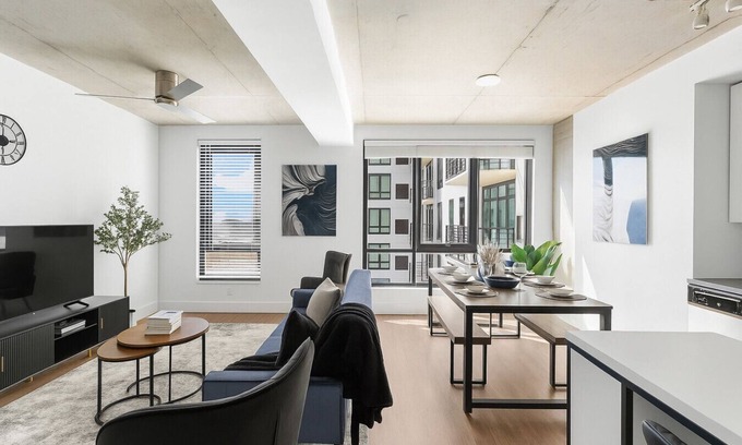 Five Points South Wohnung | Modern 3BR Condo | Five Points South Gem