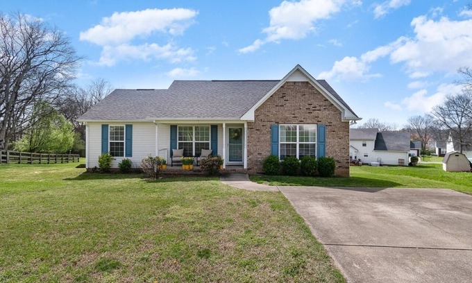 Spring Hill Haus | Modern 3BR Home with Office / Family & Remote-Work Friendly / Quiet Neighborhood