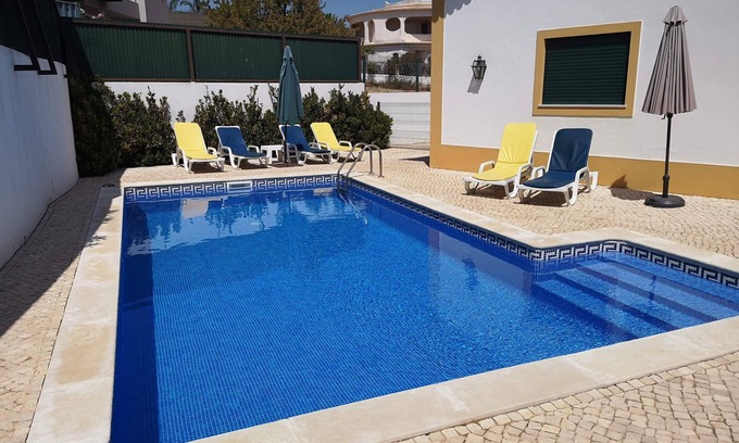 Armacao de Pera Villa | Moderne 4 Schlafzimmer Villa mit privatem Pool, in der Nähe von Strand / Stadt Armação de Pêra