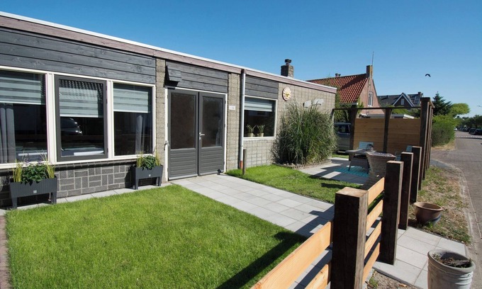 Petten Haus | Modern 4-person bungalow near beach