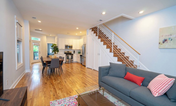 Park View Haus | Modern 4BR Columbia Heights Gem Walk 2 Metro & Shops with Parking