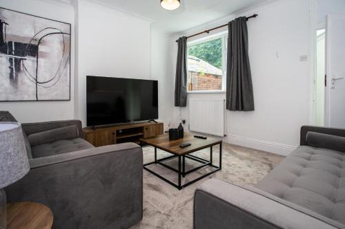 Cradley Wohnung | Modern 4BR Home in Dudley