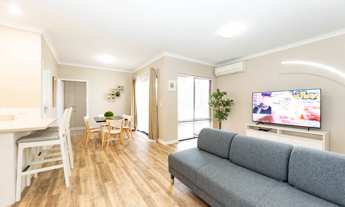 Cloverdale Haus | Modern 4X2 Perth house near Stadium/Casino/Airport