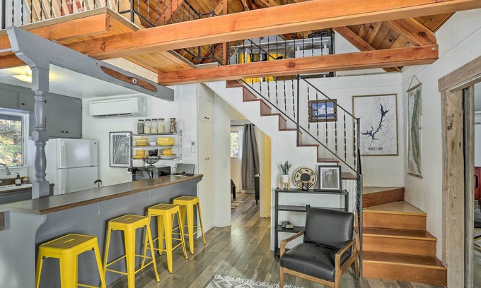 Trinity Center Kabine | Modern A-Frame Cabin < 2 Mi to Trinity Lake!