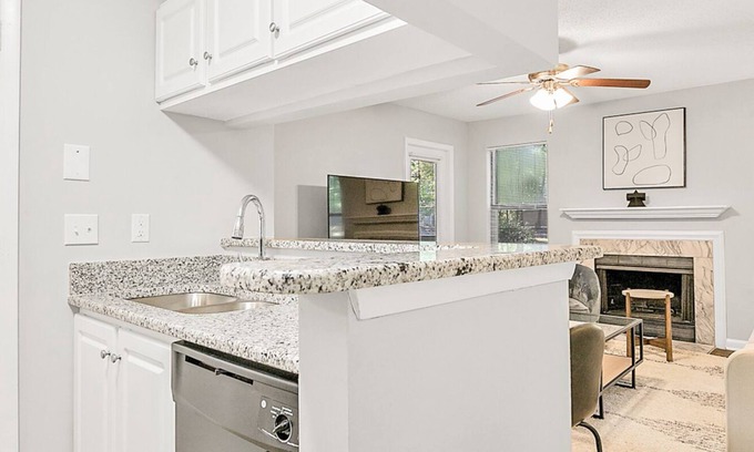 New Irving Park Wohnung | Modern Apartment in Prime Location (ID6735X37)