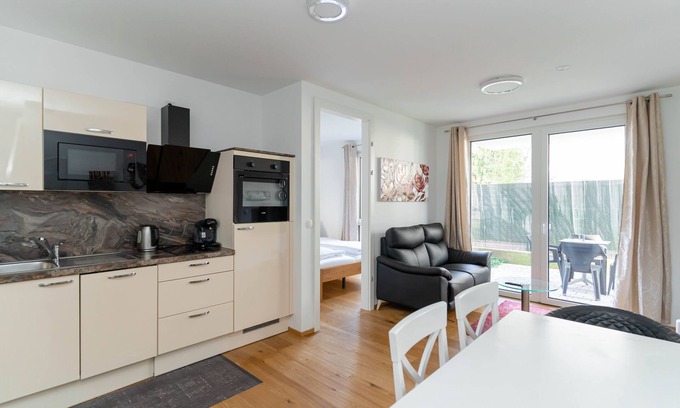 Grinzing Wohnung | Modern apartment with tiny garden near city center
