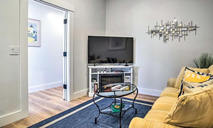 Lagoon Heights Wohnung | Modern Apt Near Marthas Vineyard Beaches!