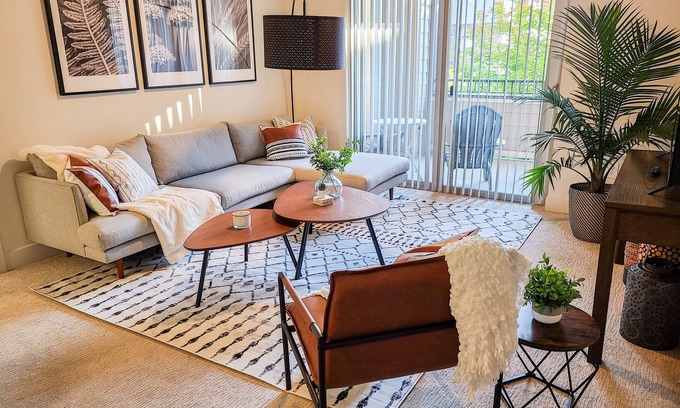 South Jordan Wohnung | Modern Apt with Gym & Pool & Hot Tub. Perfect Location. Close to Ski Resorts!