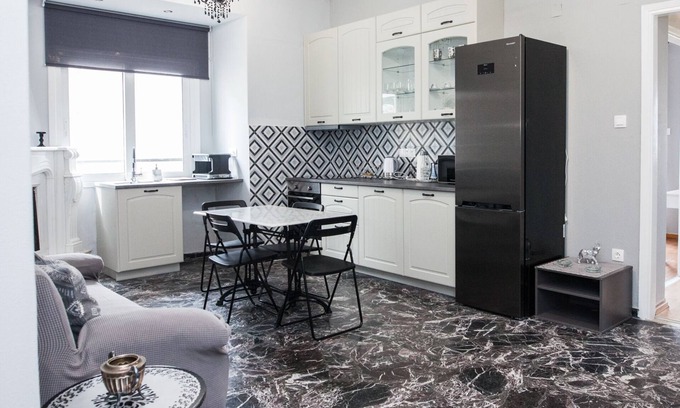 Galatsi Wohnung | Modern apt with Increbilbe Athens Views