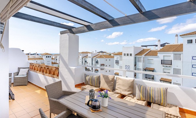 San Luis de Sabinillas Wohnung | Modern apt with sea views, two poolareas, close to parks & beaches Manilva