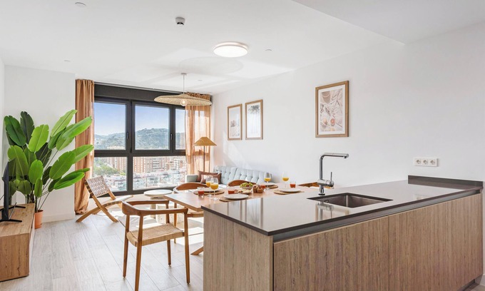 Palma-Palmilla Wohnung | Modern Apartment w/ Shared Pool and Terrace