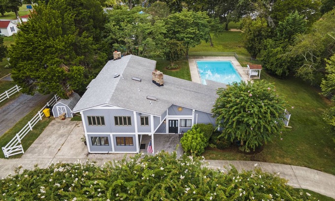 Deale Haus | Modern Bay Dream