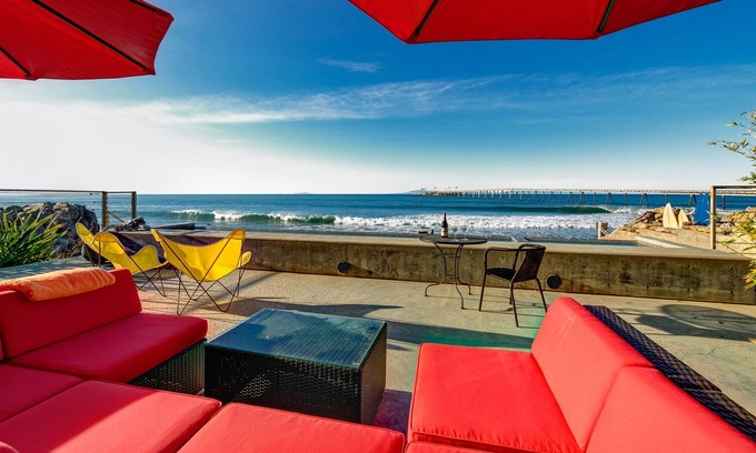 Mussel Shoals Haus | Modern beachfront stunner with amazing view, pool, pool spa, & fireplaces