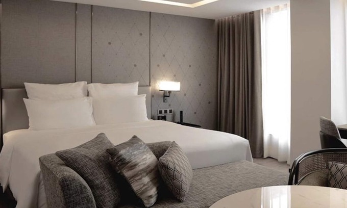 Khlong Tan Hotel | modern central