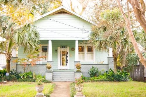 Hannon Park Haus | Modern & Centrally Located Stay at Calypso Dreams