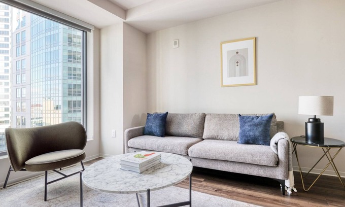 Theatre District Wohnung | Modern Chinatown/Theater District 2BR w/ W/D & Gym, nr T, by Blueground