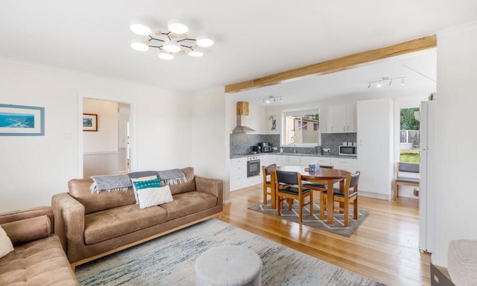 Triabunna Haus | Modern Coastal Escape in Triabunna