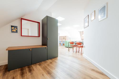 Cemerne Wohnung | Modern Colorful Apartment Near Vranov Center