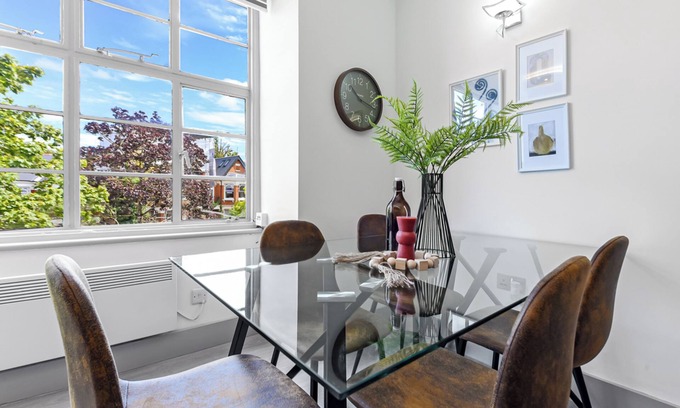 Coppetts Wohnung | Modern Comforts 2 BD Flat - Sleeps 5