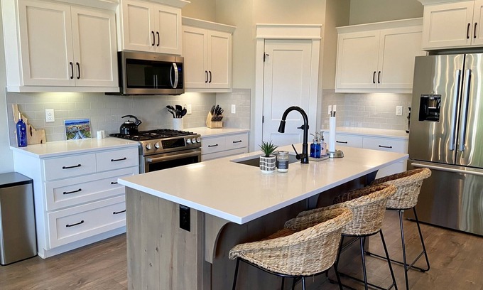 Meridian Haus | Modern Comfy 3BR house near the Village + Downtown