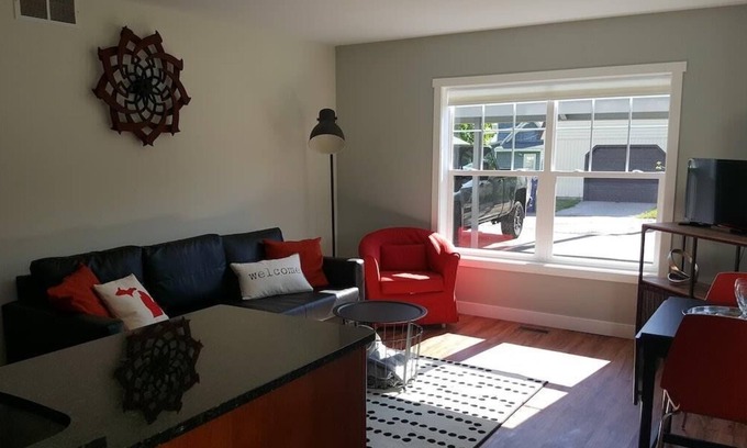 Traverse City Eigentumswohnung | Modernes und unberührtes Eigentumswohnung neben Munson (Traverse City)