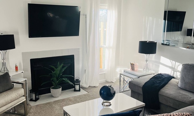 Miamisburg Eigentumswohnung | Modern Condo Nestled in Serenity