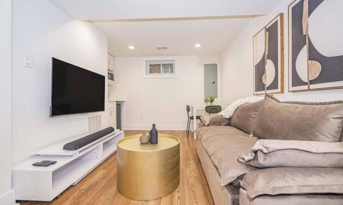 Fairlawn Wohnung | Modern & Cozy Suite Centrally Located Free Parking