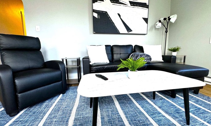 Wilmington Wohnung | Modern Cozy walk up with King Bed