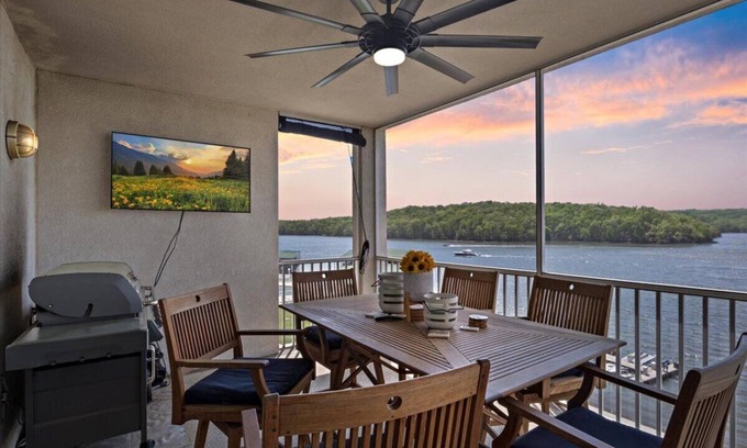 Kaiser Eigentumswohnung | Modern Decor, Views, Grill, Workstation, Boat + 2 PWC Slips & Resort-Style Amenities