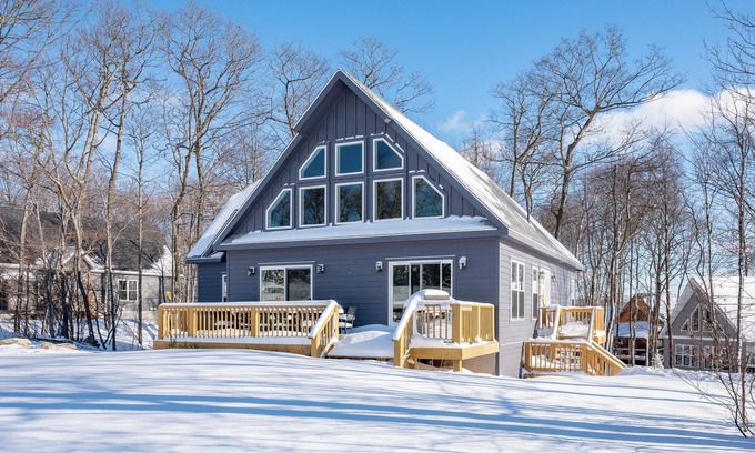 McHenry Haus | Wanderlust: Lake Area, Ski Area, Dogs Welcome, Hot Tub, Fire Pit, Fireplace!