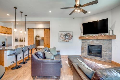Fraser Wohnung | Modern Elk Creek Condo with Hot Tub and Heated Floors