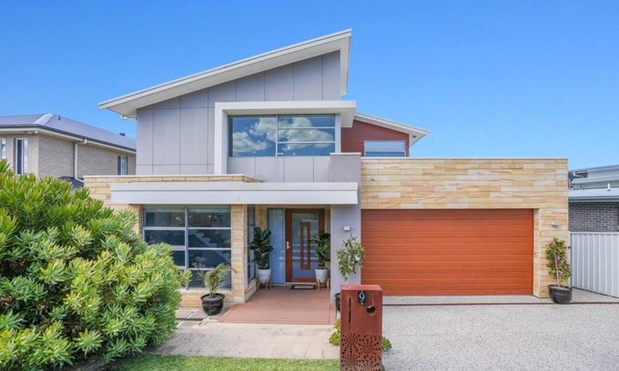 Shell Cove Haus | Modern Executive Ocean View Oasis Shell Cove Mansion 5 Minutes to Beach Sleeps 16