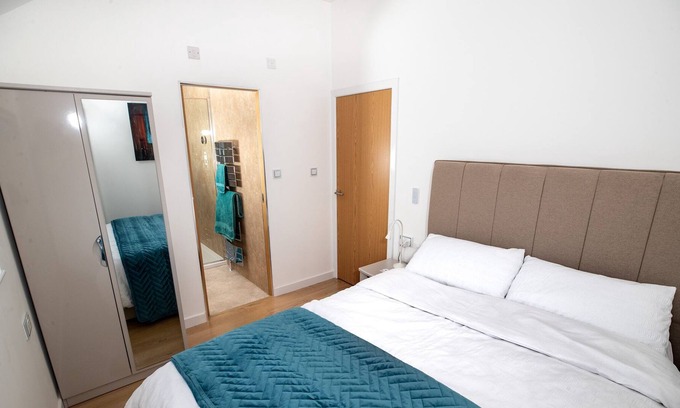 Cannington Wohnung | Modern first floor annexe