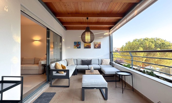 Telheiro Wohnung | Modern flat in gated complex with pool