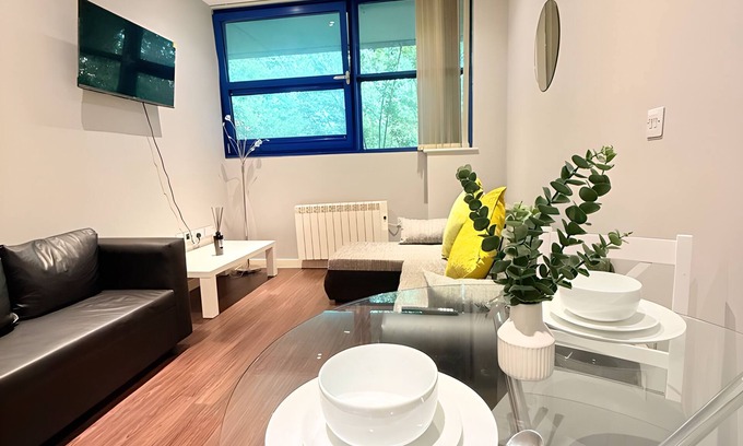 Harlington Wohnung | Modern HeathrowApt–3 Mins to Terminals, For4, Free Welcome Snacks/Windsor Castle