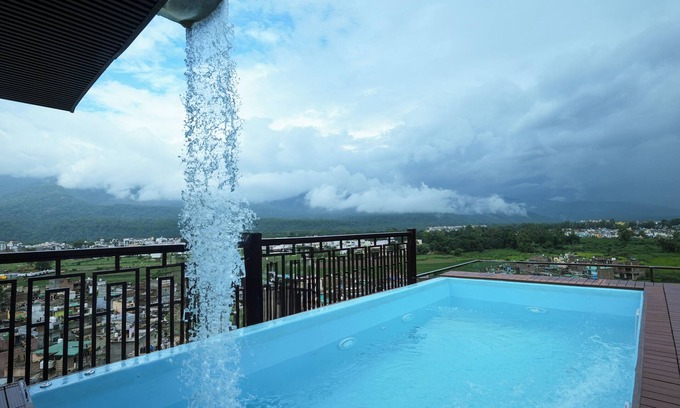 Haridwar Wohnung | Modern , high tech 4Bhk in peaceful Rishikesh. Swimming pool , jacuzzi & steam.