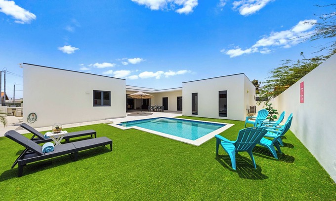 Koyari Haus | Modern Home *5 minutes to Eagle Beach*