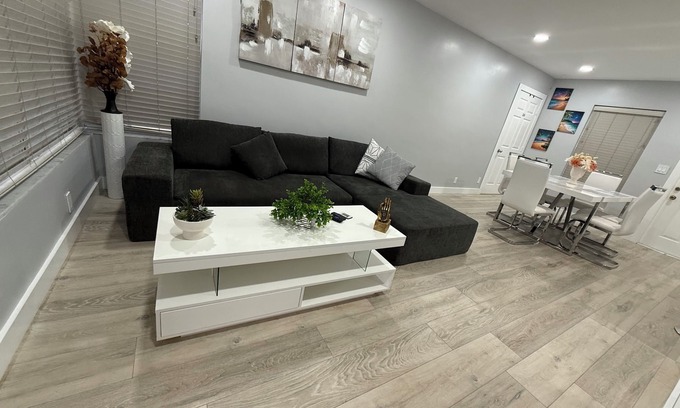 Central Fort Lauderdale Villa | ✨ Modern home with BBQ and garden, near downtown