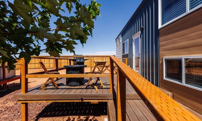 Apple Valley Wohnung | Modern Home with Private Hot Tub