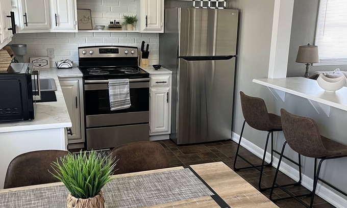 Cuyahoga Falls Haus | Modern House for Traveling Professionals!