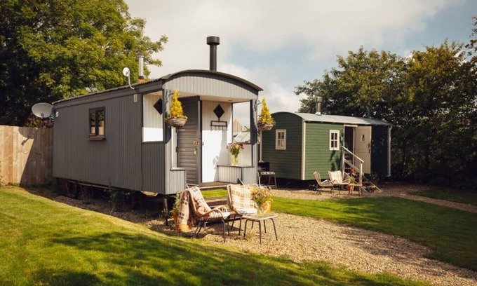 Nolton Wohnung | Modern & Inviting Shepherd`s Hut Near Pembrokeshire Coast