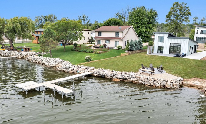 Suamico Hütte | Modern Lakefront Cottage Minutes From Green Bay!