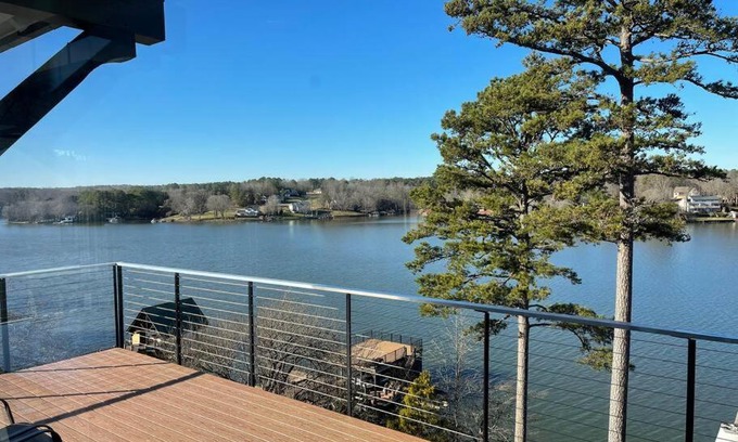 Hickory Haus | Modern Lakefront Views at Lake Hickory Haven